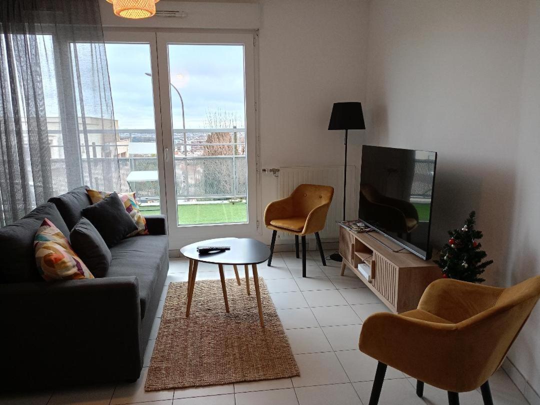 Superbe Appartement ,Proche De Paris, Dans Residence Privee , Ideal Familles, Parking Et Wifi Gratuits! ! ! Витри сюр Сен Екстериор снимка