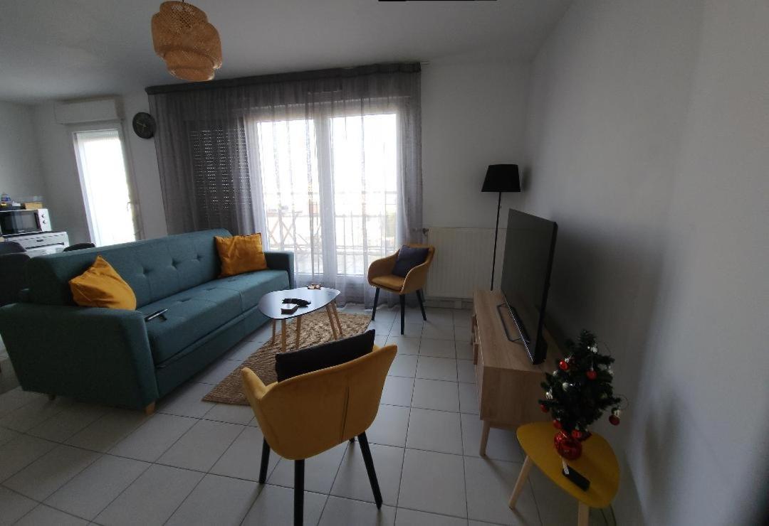 Superbe Appartement ,Proche De Paris, Dans Residence Privee , Ideal Familles, Parking Et Wifi Gratuits! ! ! Витри сюр Сен Екстериор снимка